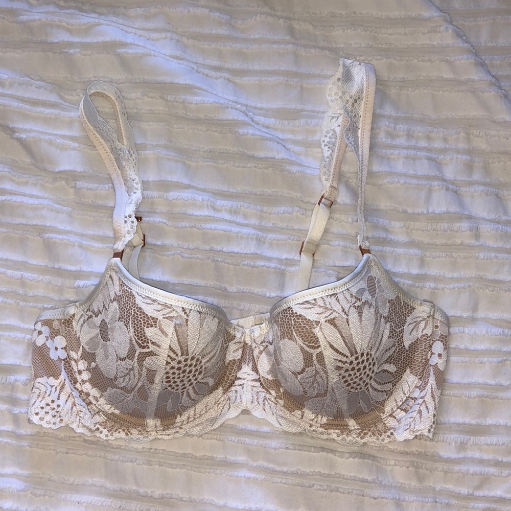Aerie nude and cream lace bra